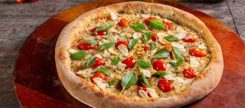 Pizza de Margherita com Massa Caseira